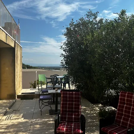 Pour 2 , Jardin Piscine Arret De Bus 50m ,climatise *