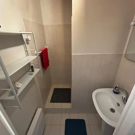 Pour 2, Au Calme, Proche Du Centre, Avec Un Arret De Bus Au Bas De La Maison B&B Villeneuve-lès-Avignon