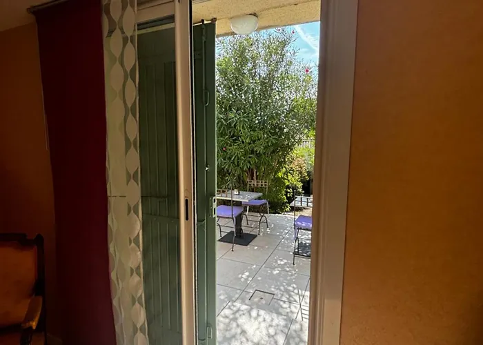 Pour 2 , Jardin Piscine Arret De Bus 50m ,climatise Oda ve Kahvaltı